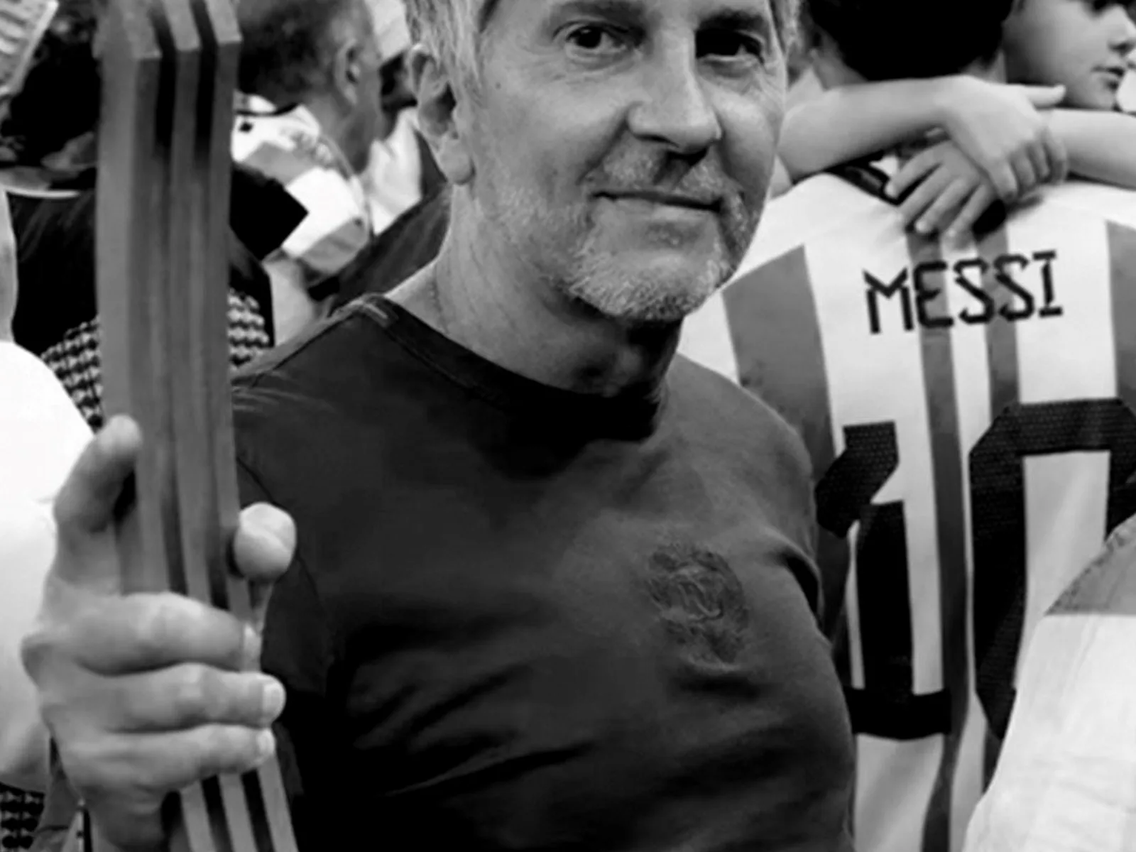 El fútbol argentino rinde homenaje a Jorge Messi con brazalete negro y minuto de silencio