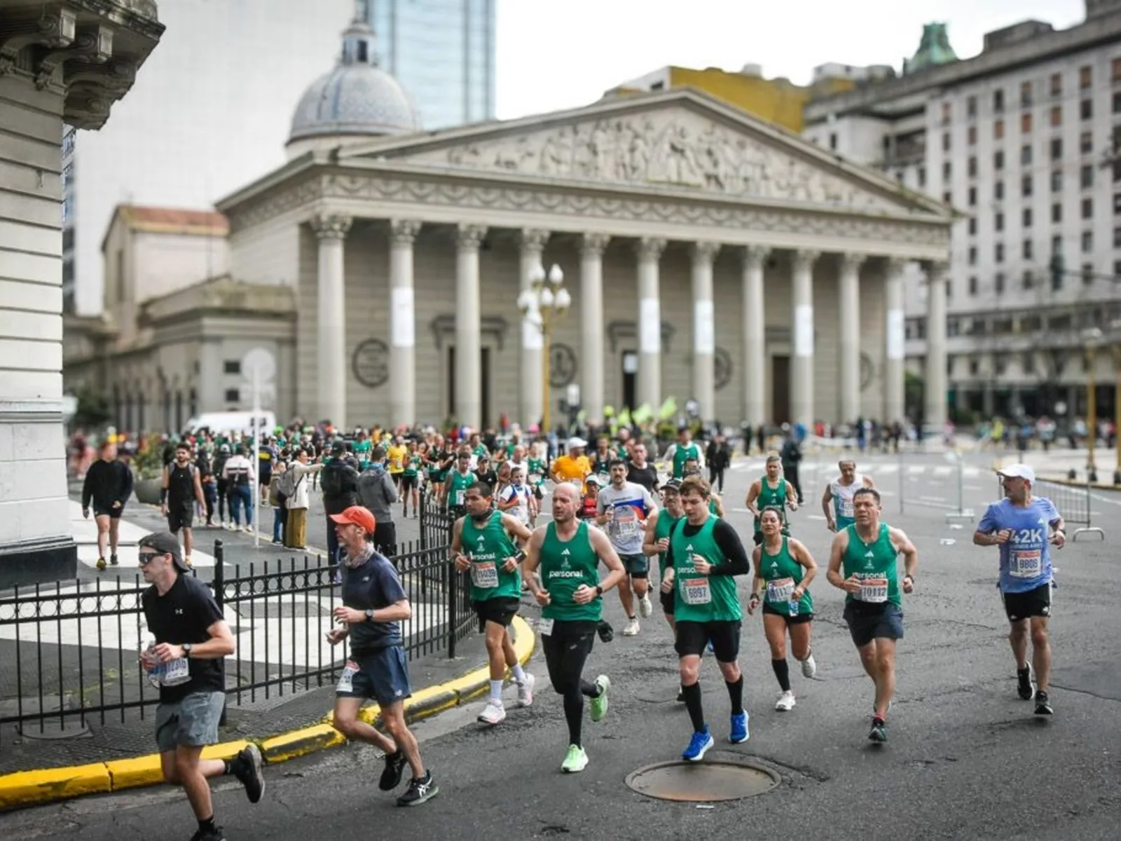 Más de 16 mil corredores de 64 países se preparan para la Maratón Internacional de Buenos Aires